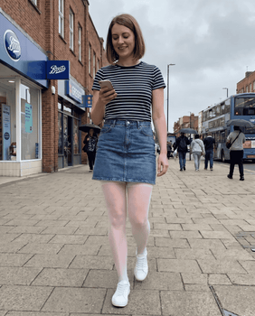 woman wearing white hold-ups