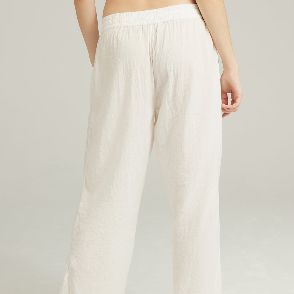 
                      
                        The Classic Trouser Organic Cotton White | Pyjamas | Nudea
                      
                    